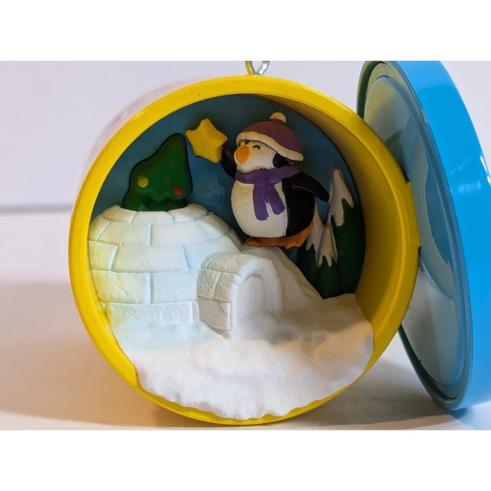 Hallmark 2021 Play-Doh Penguin DAMAGED BOX!!!‎